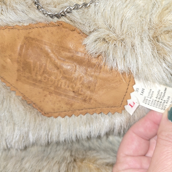 Woolrich Vest with Faux Fur Lining And Collar Size Large - Picture 7 of 9